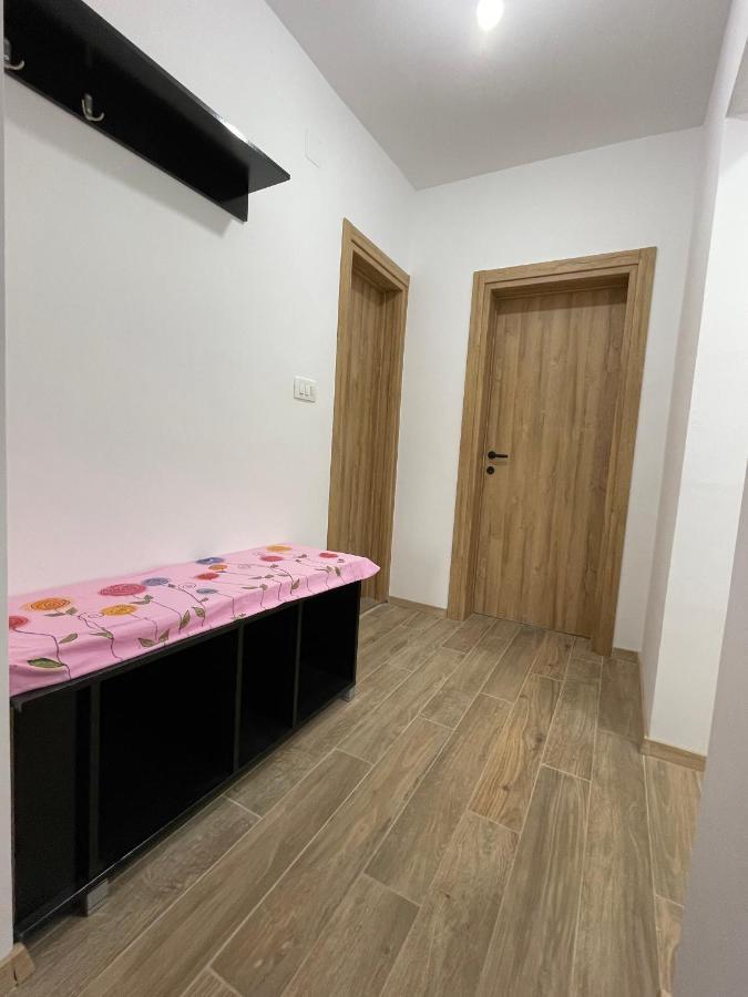 Entire Spacious Apartment With Free Parking Подгорица Екстериор снимка