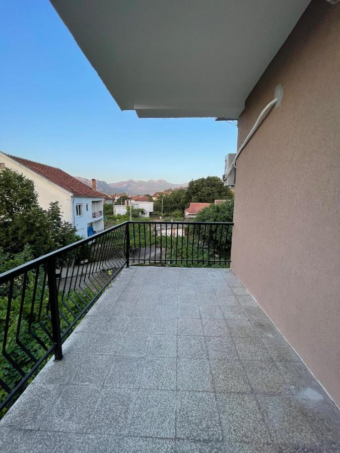 Entire Spacious Apartment With Free Parking Подгорица Екстериор снимка