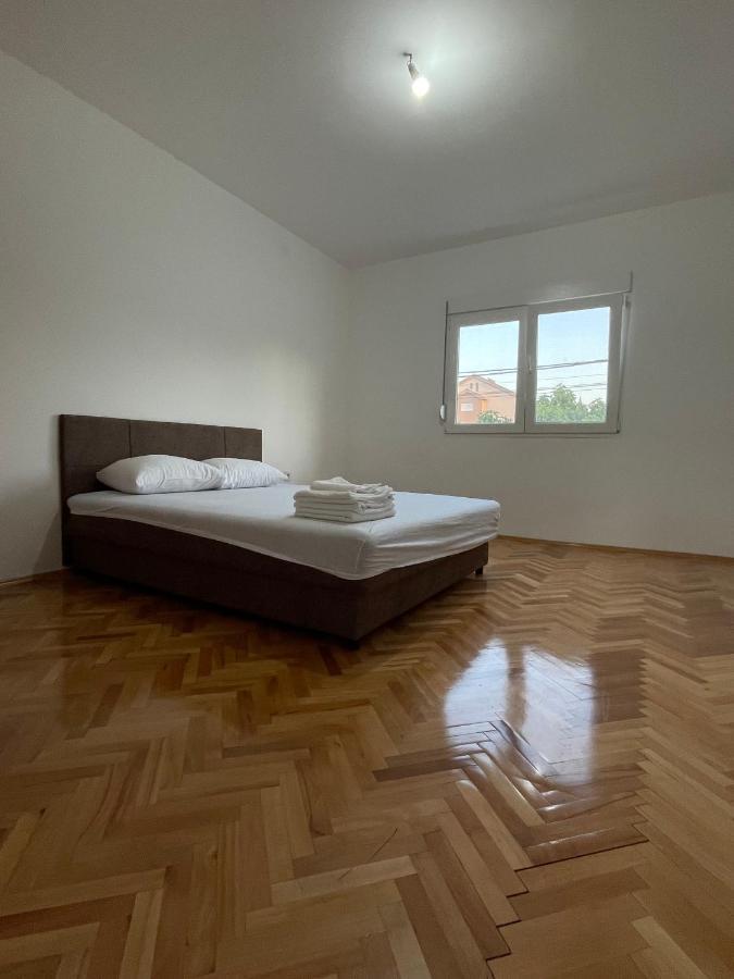 Entire Spacious Apartment With Free Parking Подгорица Екстериор снимка